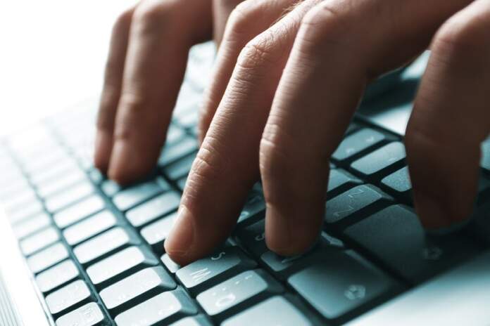 Teclado-COMPUTADORA- REDES-REDES SOCIALES- NOTEBOOK- CONEXIÓN- INTERNET- GOBIERNO DE LA PROVINCIA DE CÓRDOBA-