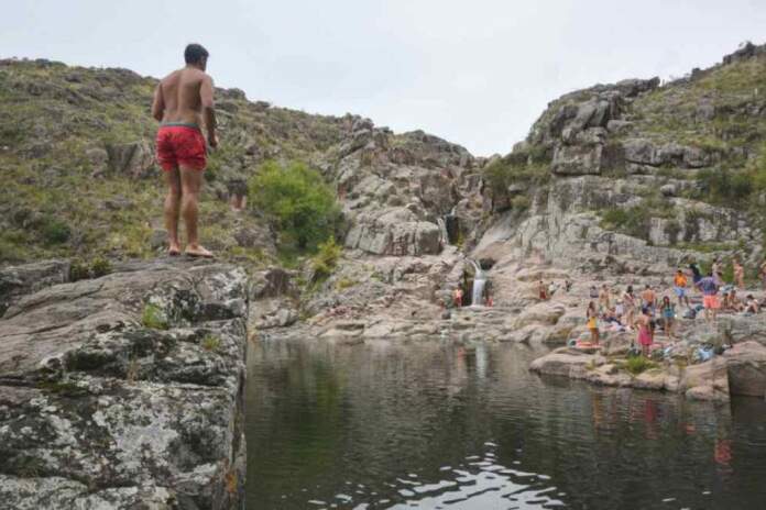 BAÑERO- SALVAVIDAS- GUARDAVIDAS- RIO- AGENCIA CORDOBA TURISMO- CALOR-