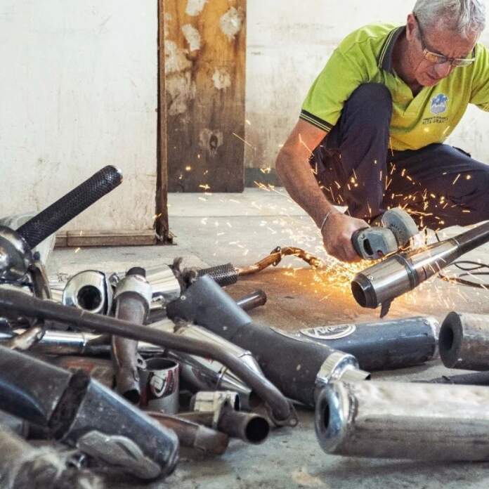 destruccion de caños d escape