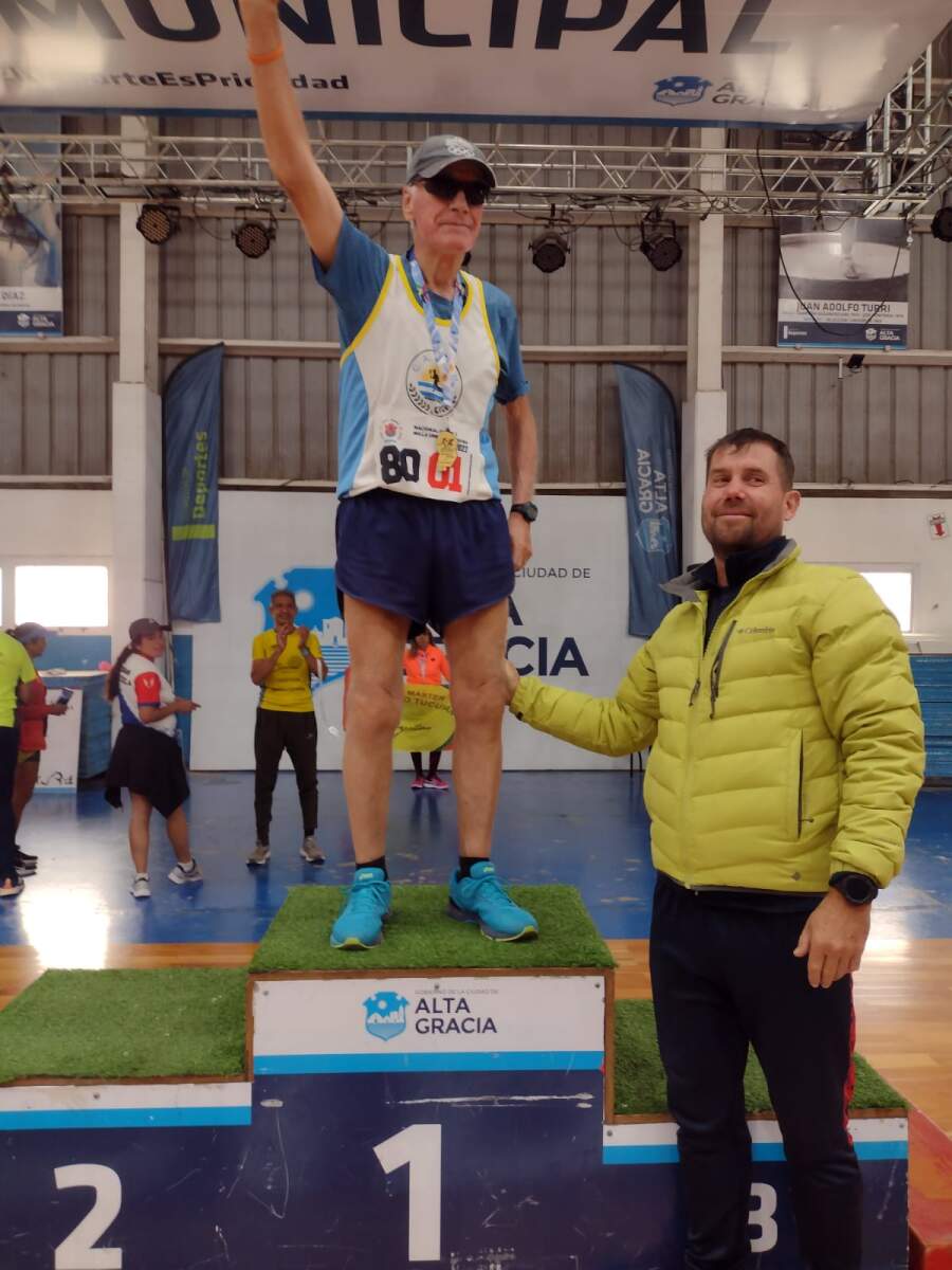 ¿Quién es el atleta de 80 años que logró completar la carrera en Alta Gracia? WhatsApp Image 2022 03 21 at 12.40.31 - ¿Quién es el atleta de 80 años que logró completar la carrera en Alta Gracia?