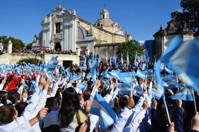 festejos desfile banderita