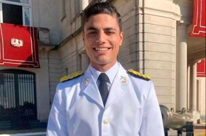 joven muerto militar