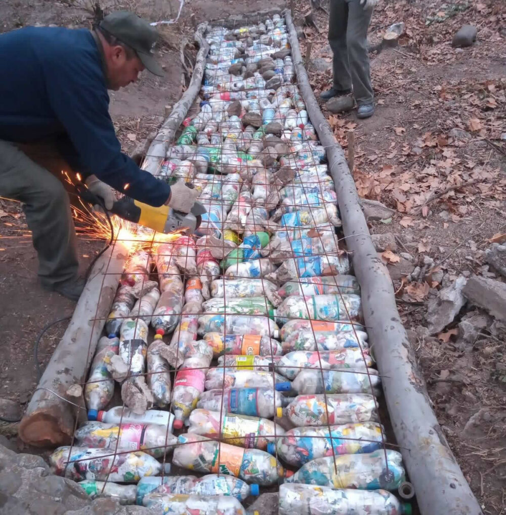 ecobotellas la bolsa - La Bolsa: construyeron bajadas al río con ecobotellas