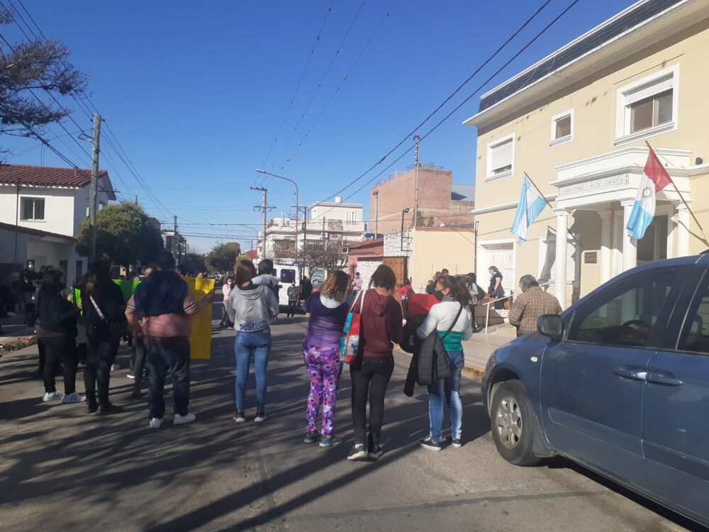 Pacífica concentración en el Sanatorio Alta Gracia por falencias en la atención sanatorio alta gracia manifestacion4 - Pacífica concentración en el Sanatorio Alta Gracia por falencias en la atención