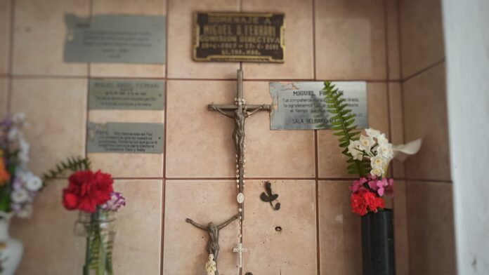 placas cementerio ferrari