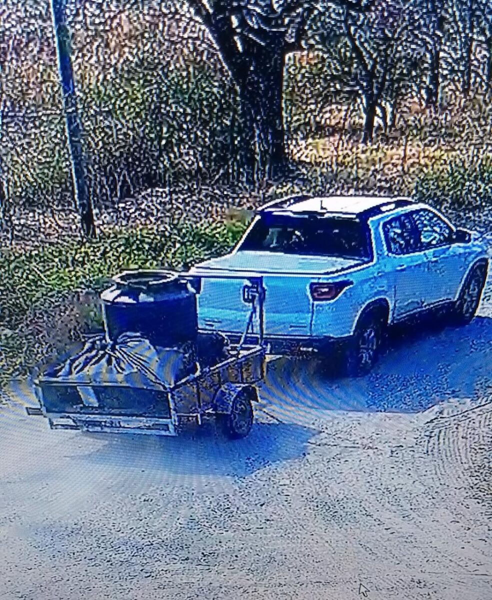 Villa Parque Santa Ana: buscan a los responsables de tirar grandes cantidades de basura santa ana basura2 - Villa Parque Santa Ana: buscan a los responsables de tirar grandes cantidades de basura