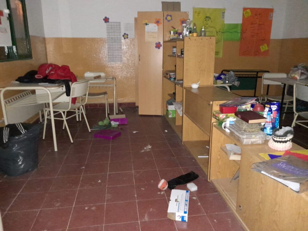 Por hechos de vandalismo en la escuela Anacleto Oviedo se pone en duda el dictado de clases esta semana proa 4 - Por hechos de vandalismo en la escuela Anacleto Oviedo se pone en duda el dictado de clases esta semana