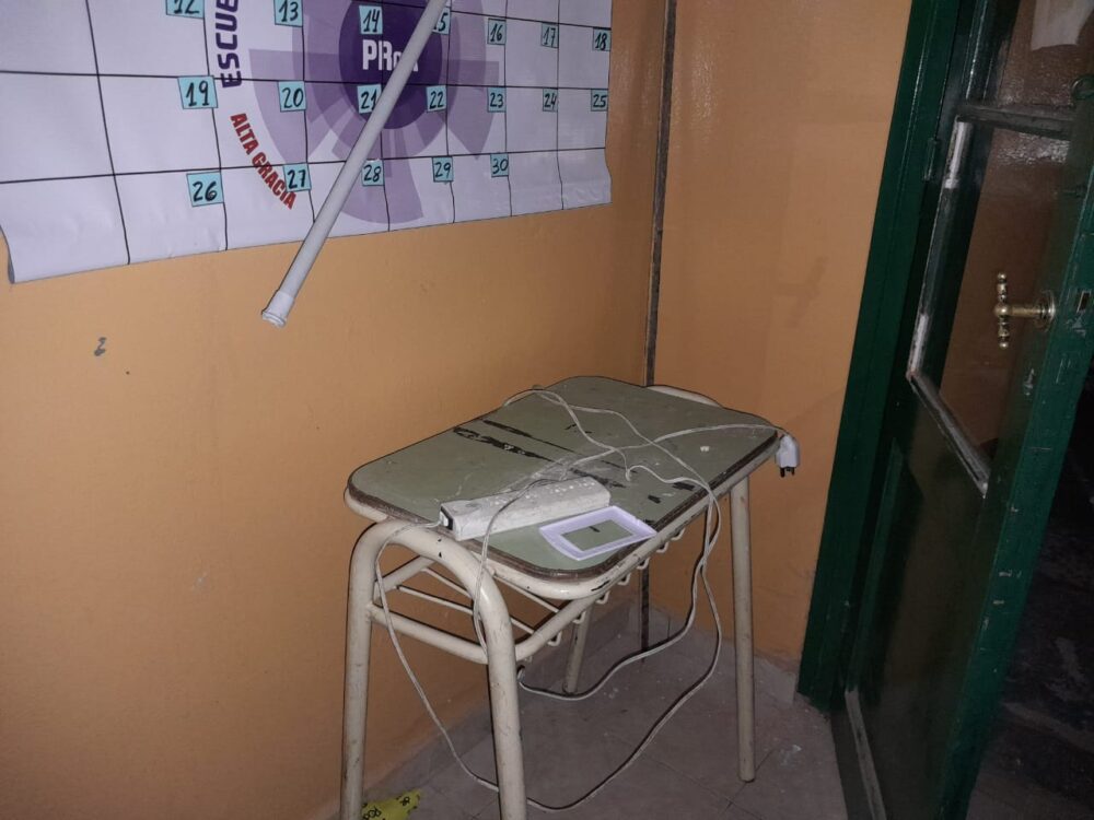 Por hechos de vandalismo en la escuela Anacleto Oviedo se pone en duda el dictado de clases esta semana proa 7 - Por hechos de vandalismo en la escuela Anacleto Oviedo se pone en duda el dictado de clases esta semana
