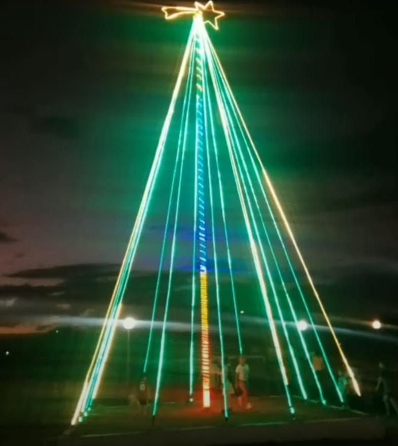 Indignación en Villa del Prado por vandalismo en el árbol navideño WhatsApp Image 2022 12 20 at 13.41.26 - Indignación en Villa del Prado por vandalismo en el árbol navideño
