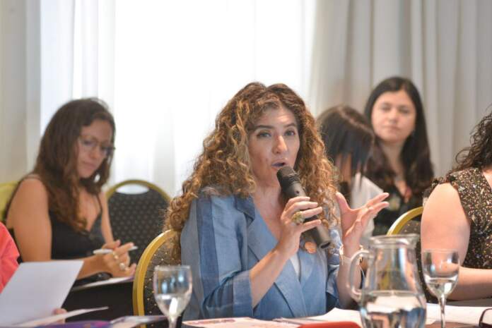 claudia martinez ministra de la mujer