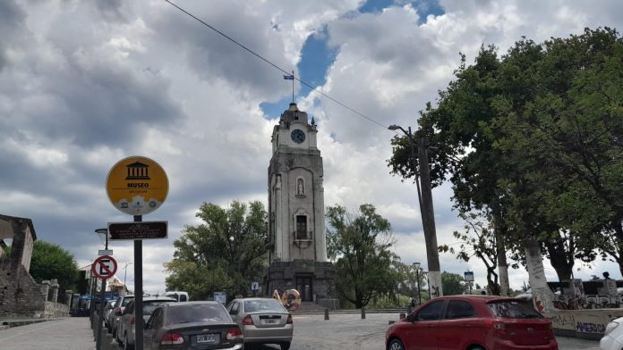 nubes nublado tormenta reloj publico clima
