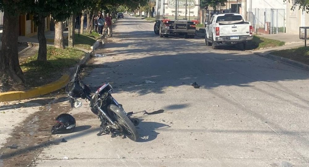 WhatsApp Image 2023 05 19 at 17.28.13 - Grave impacto entre una moto y un camión