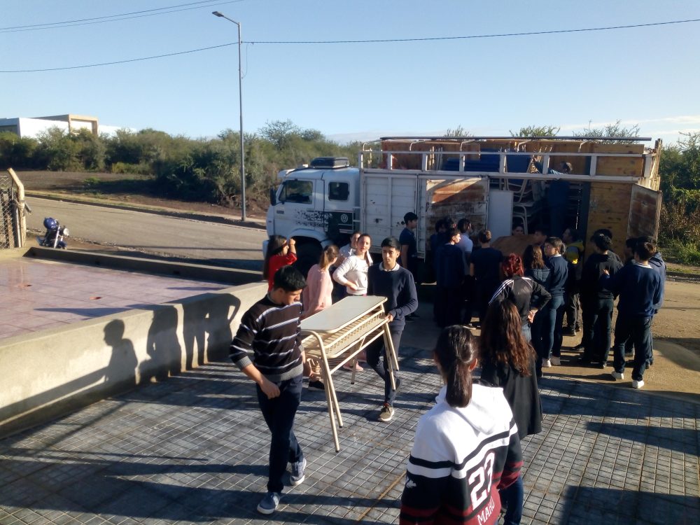 mudanza primario el obraje - Alumnos del nivel primario de El Obraje se mudaron al nuevo edificio