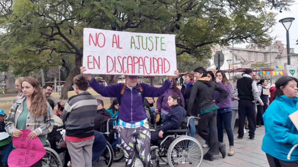 Prestadores de la discapacidad marcharon en reclamo de su situación laboral discapacidad alta gracia4 - Prestadores de la discapacidad marcharon en reclamo de su situación laboral
