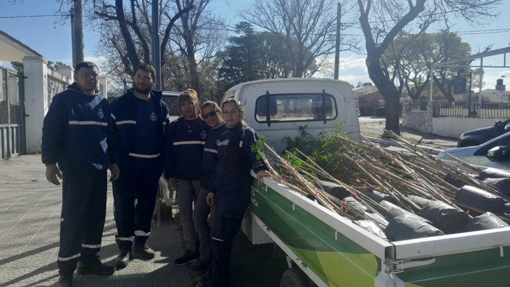 Se plantaron 100 árboles en barrio Norte WhatsApp Image 2023 08 25 at 17.27.03 - Se plantaron 100 árboles en barrio Norte