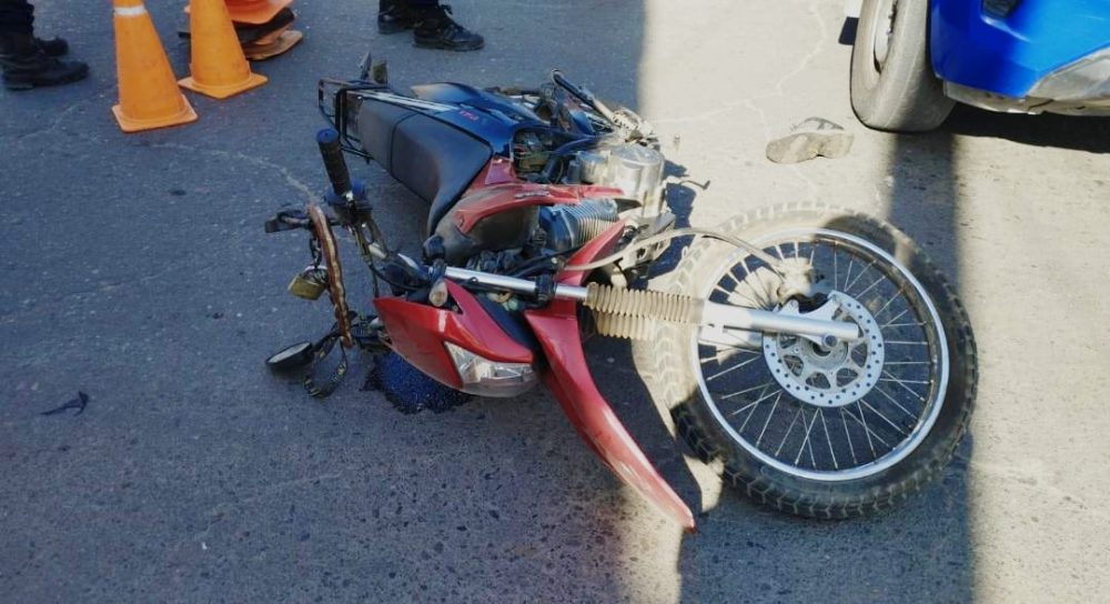 WhatsApp Image 2023 08 25 at 19.38.26 - Un motociclista chocó en Mateo Beres y Urquiza