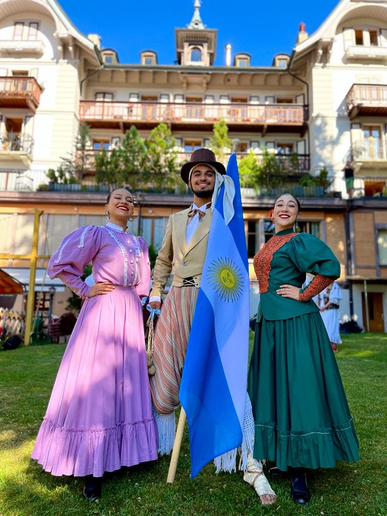 soberania nacional - Después de brillar en Europa, volvieron los bailarines locales del Gran Ballet Argentino