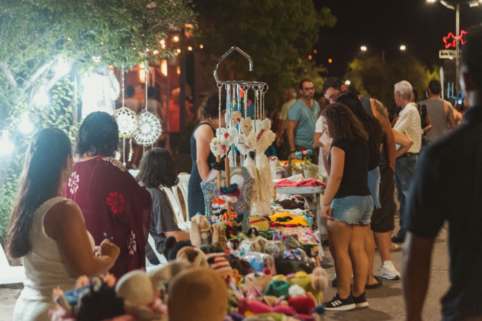 feria artesanos emprendedores intervenciones urbanas verano temporada