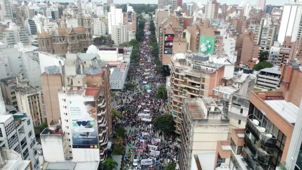 marcha educacion publica - Histórica movilización en Córdoba: una multitud marchó por la educación pública