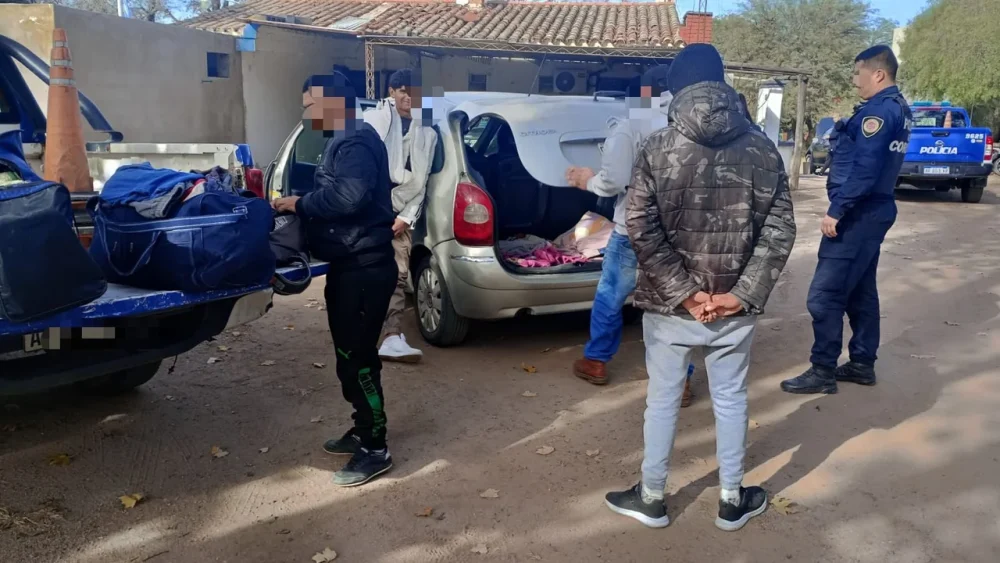nina en auto - Córdoba: encuentran a una niña de 9 años que viajaba en el baúl del auto