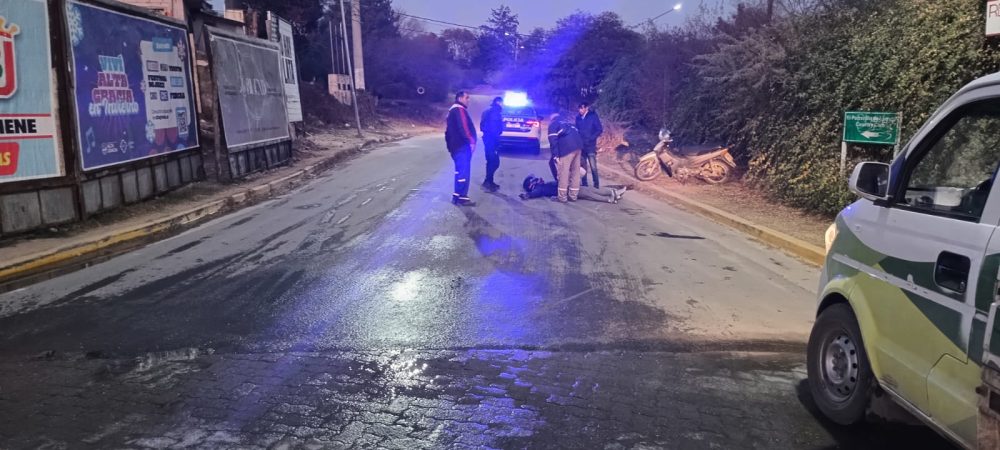 WhatsApp Image 2024 07 13 at 10.52.48 - Una mujer perdió el control de su moto tras resbalar por el hielo presente en el asfalto