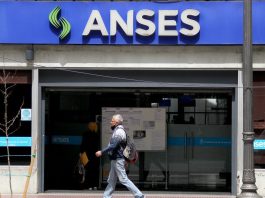 Motosierra sin fin: el Gobierno desvinculará a 2.500 empleados de Anses desde el lunes