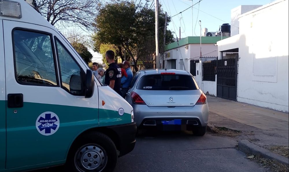 WhatsApp Image 2024 09 13 at 08.16.13 e1726240689400 - Una mujer en bicicleta chocó contra la puerta lateral de un auto
