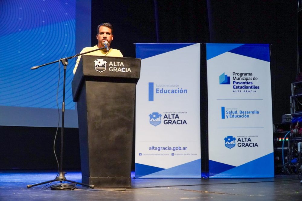 Más de 600 alumnos recibieron sus certificados por la finalización de sus pasantías laborales WhatsApp Image 2024 12 02 at 16.35.12 1 - Más de 600 alumnos recibieron sus certificados por la finalización de sus pasantías laborales