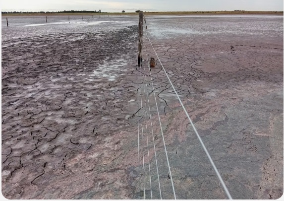 Huinca Renancó. Por la ola de calor, se secó una laguna en el sur provincial laguna seca - Huinca Renancó. Por la ola de calor, se secó una laguna en el sur provincial