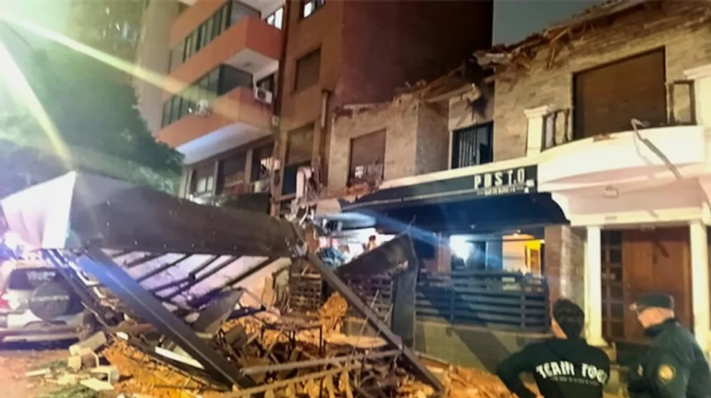 derrumbe - Tragedia en Córdoba: la caída de la mampostería de un edificio fue la causa de la implosión