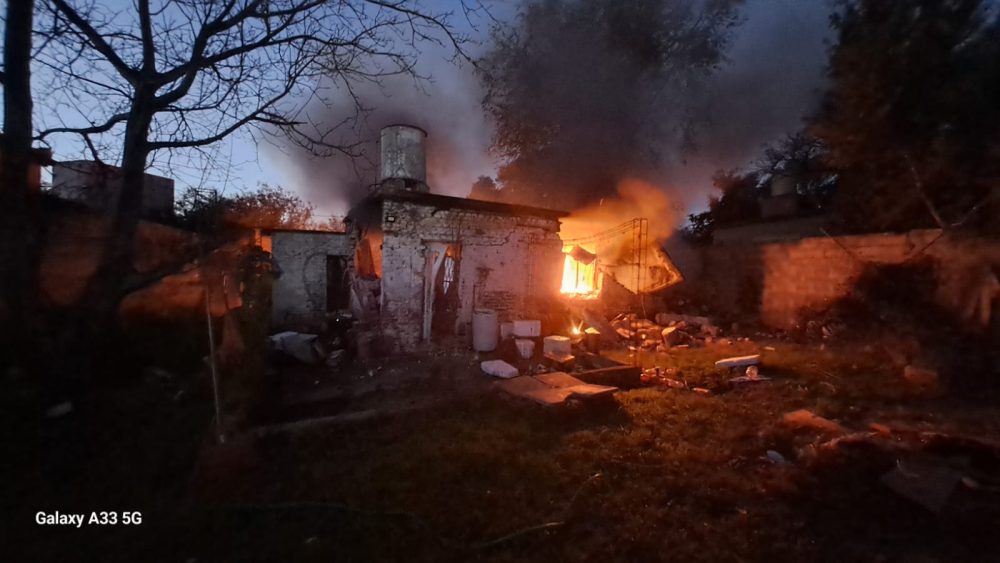 WhatsApp Image 2025 06 19 at 17.57.58 - Explosión por acumulación de gas en barrio El Cañito dejó un herido y daños materiales