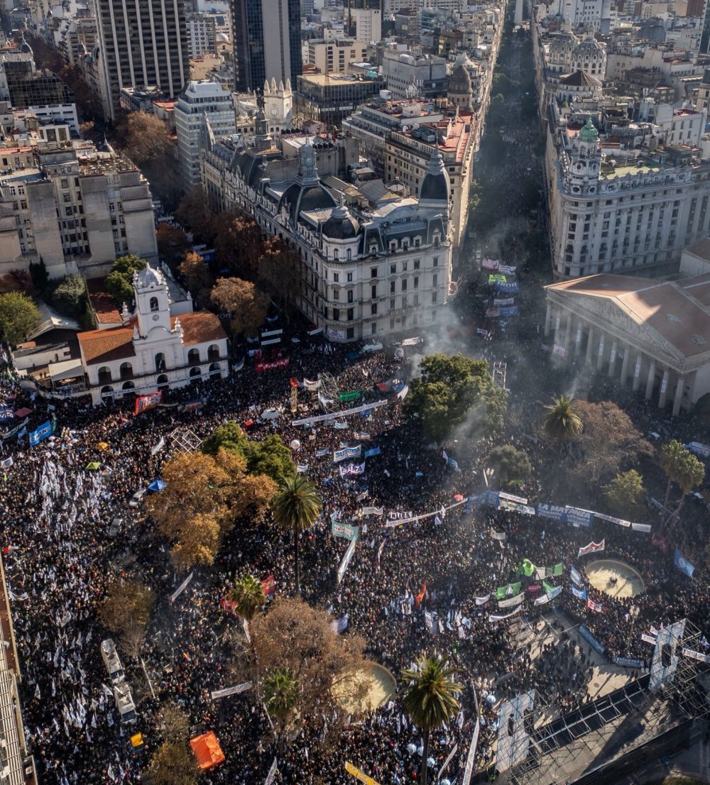 plaza de mayo con cristina - Cristinazo. Cristina llamó a la militancia peronista a organizarse y reafirmó: "Vamos a volver"