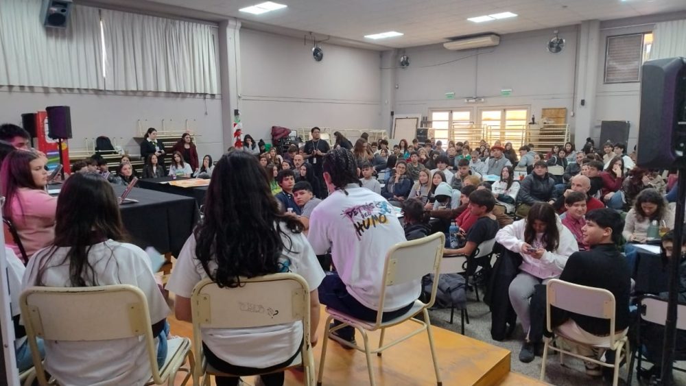 WhatsApp Image 2025 08 08 at 11.14.31 1 - Centros de Estudiantes de Alta Gracia participaron en pre-congreso mundial