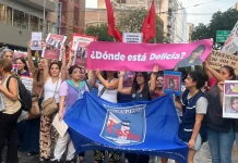 Delicia Mamaní, dos semanas desaparecida: familiares y compañeros manifestaron frente a la Escuela Carbó
