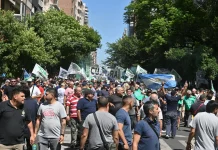 Gremios estatales de Córdoba marchan hacia la Legislatura contra el ajuste previsional