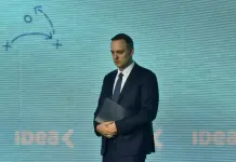 En medio de la investigación judicial, Adorni puso en venta un departamento de La Plata