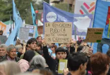 Con clases públicas, feria de ciencia y radio abierta, la Universidad resiste el recorte de Milei