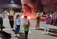 Protesta de vecinos de comuna Los Cedros: solicitan mejoras en la infraestructura